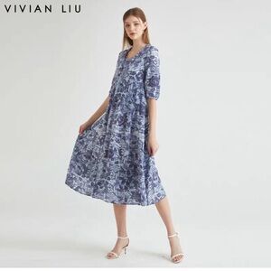 Vivían Liu Loose-Fitting Floral Patterned
Wide-Leg Dress